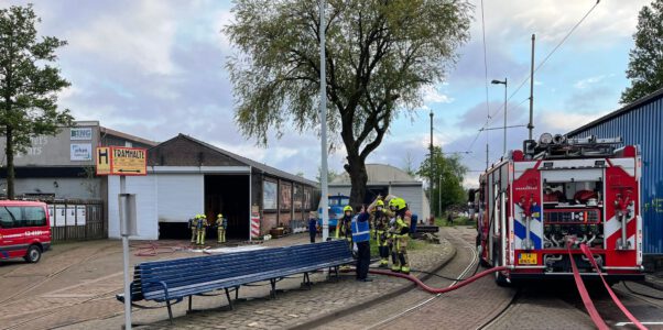 Brandweer oefent op remiseterrein
