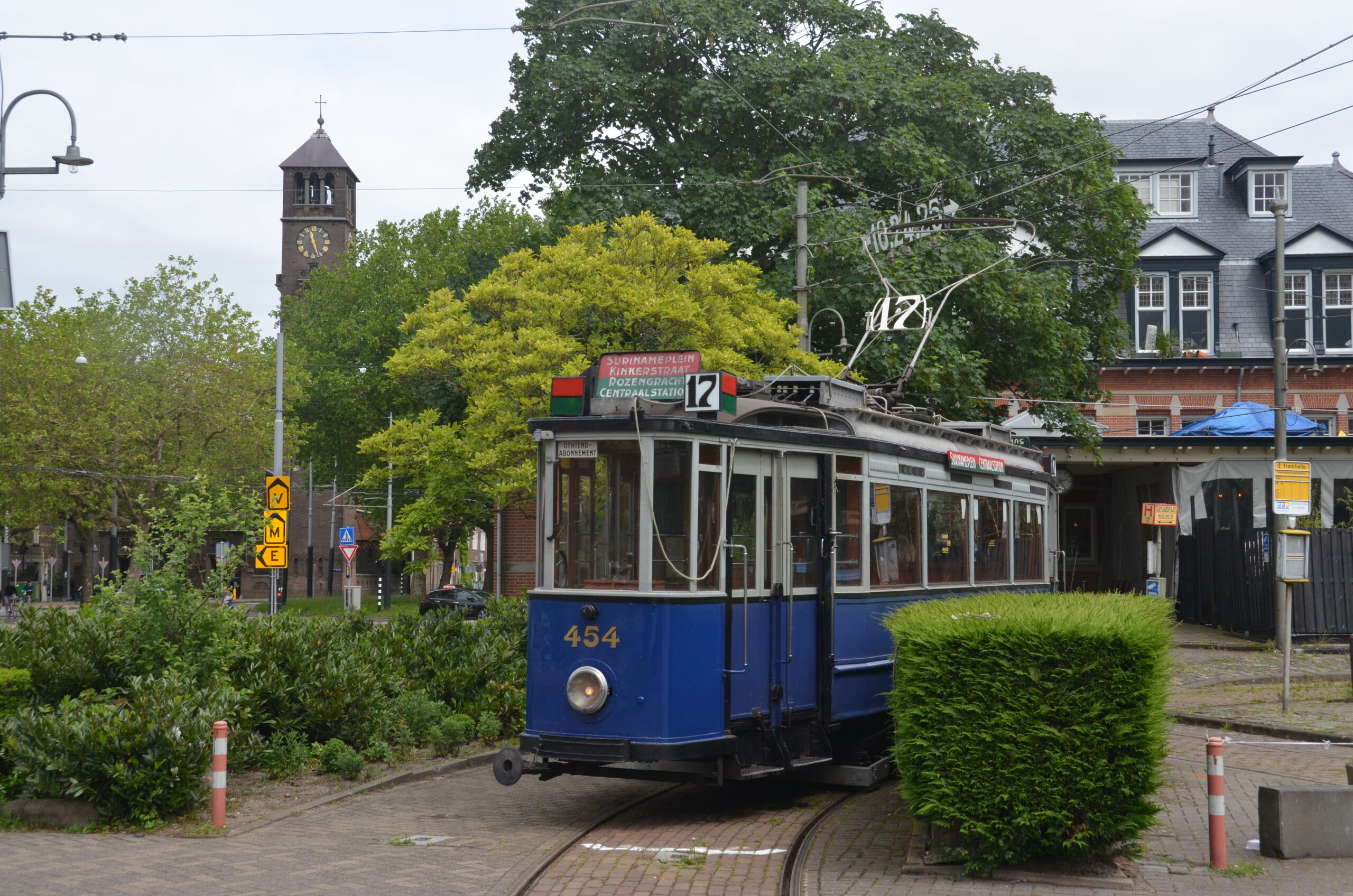 GVB 454 bij Haarlemmermeerstation