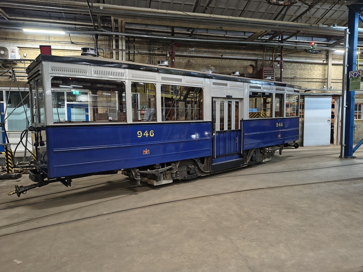 GVB 946 midden instap bijwagen 