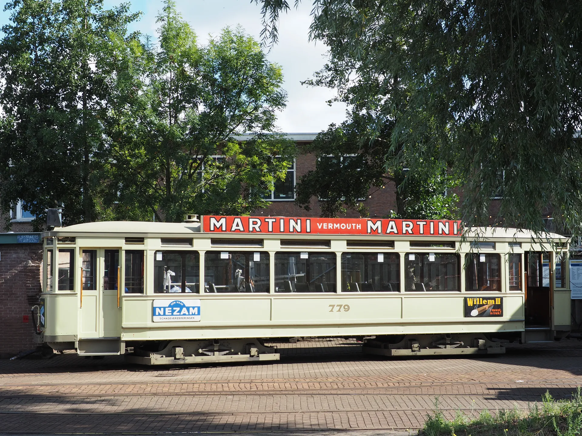 HTM 779, a trailercar from The Hague