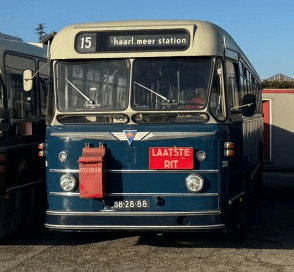 Historische brievenbus van tram of bus