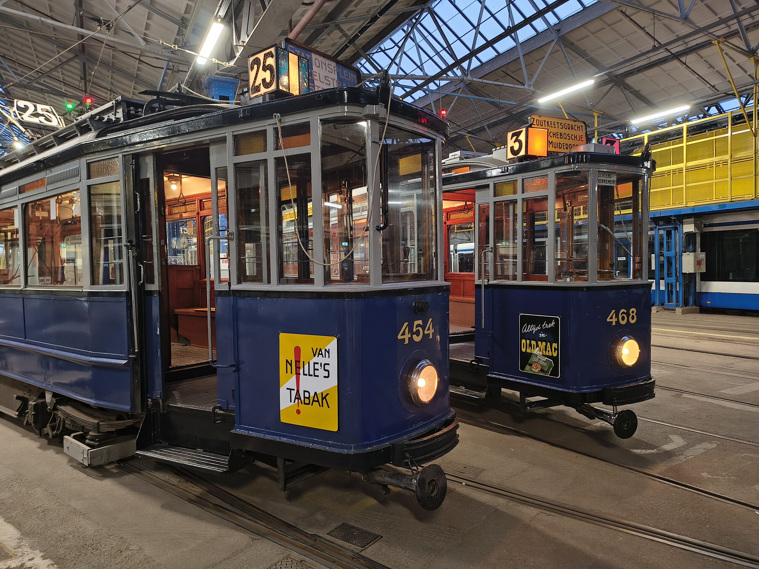 Museumtrams in avondlicht
